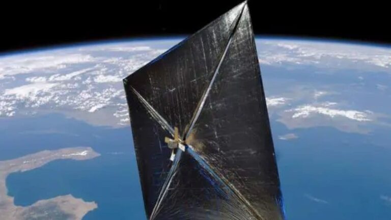 Solar_sail_satellite_1_1739777650209.jpg