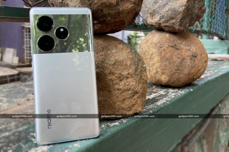 realme_gt_6_review_ndtv_rear_design_1718641590629.jpg